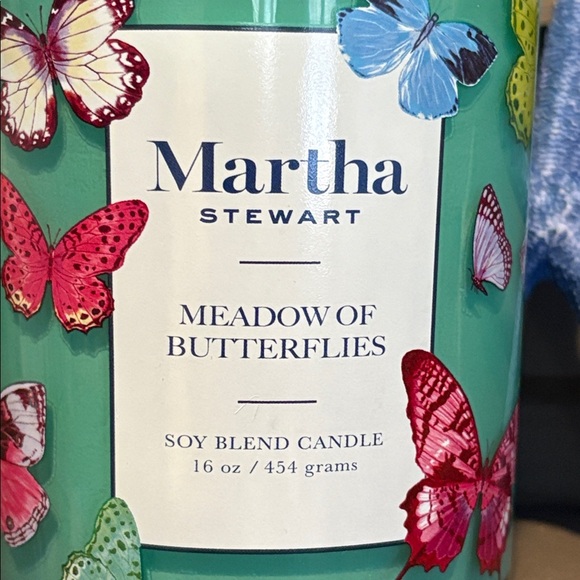 Martha Stewart Meadow of Butterflies Soy Blend Candle 16 ounces 2 wick NWOT - Picture 2 of 8